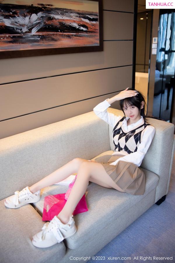   [XiuRen]高清写真图 2023.02.27 No.6329 谢小蒽 短裙美腿第11张图片